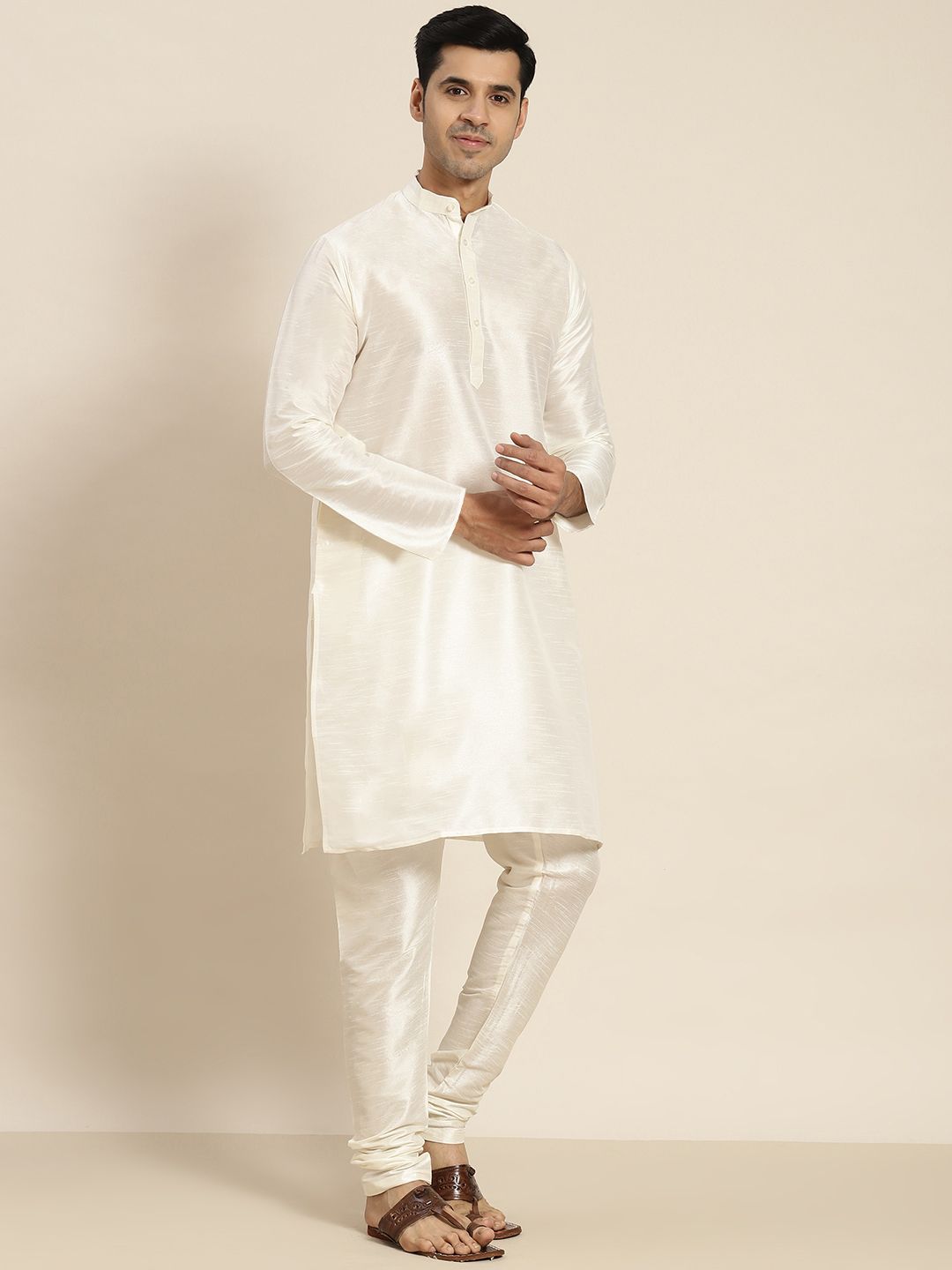 SOJANYA Kurta Berwarna Krim Lelaki dengan Churidar dengan Jaket Nehru