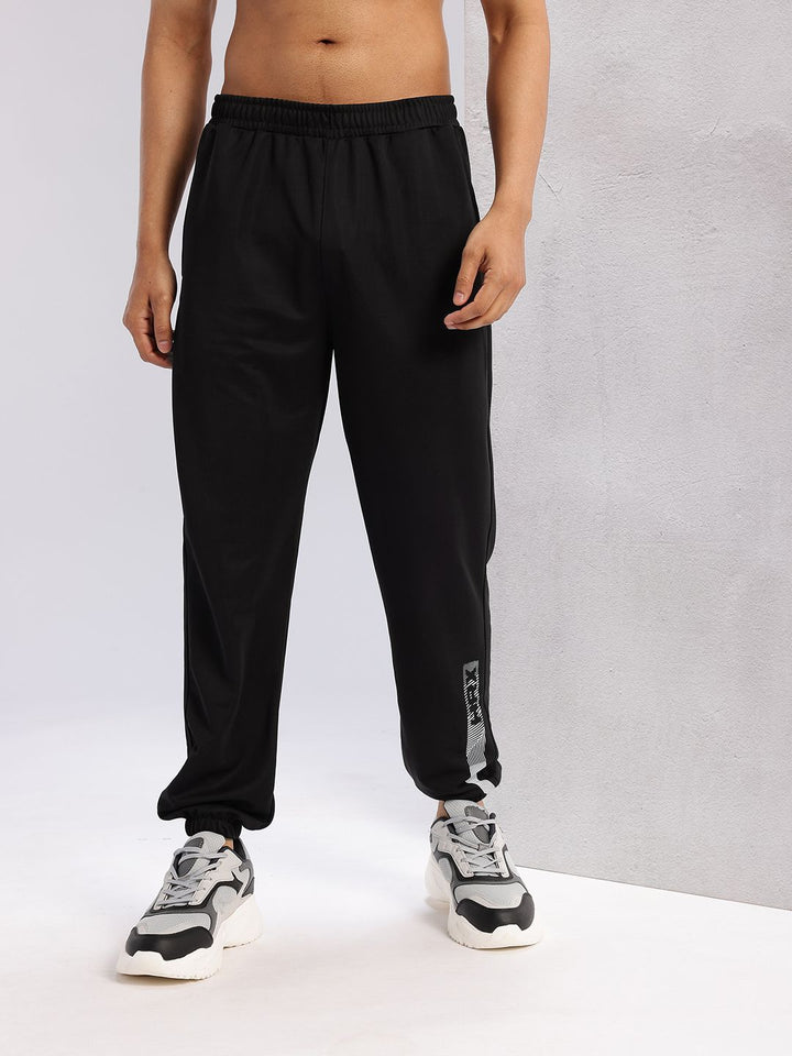 HRX oleh Hrithik Roshan Men Brand Logo Cetak Perincian Mid-Rise Rapid-Dry Joggers