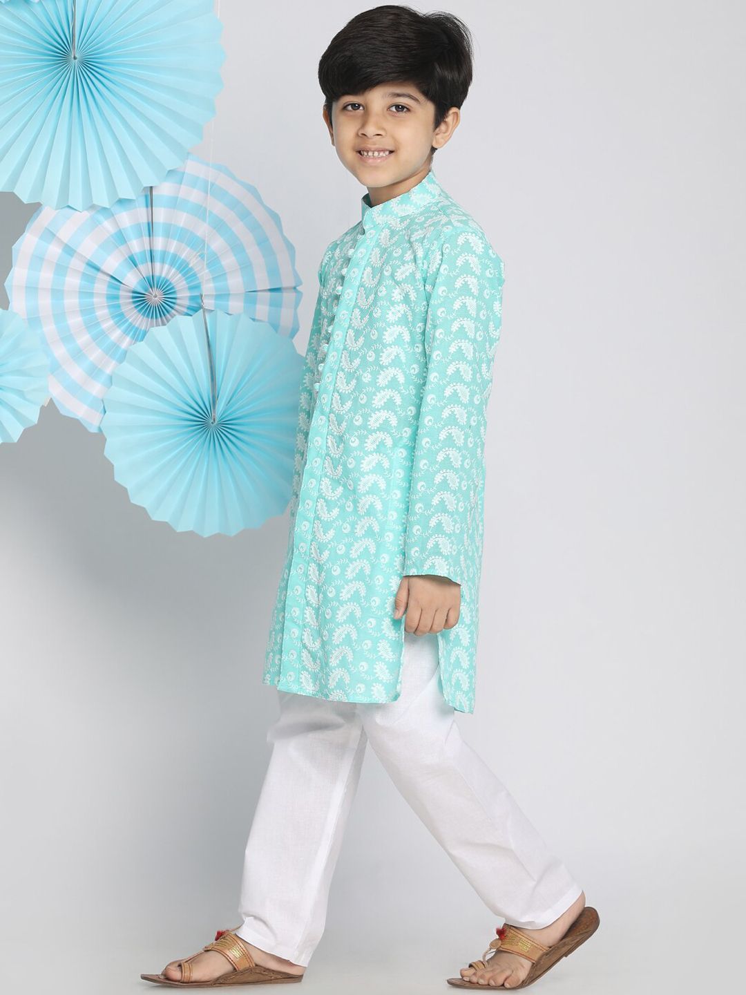 VASTRAMAY Boys Green & White Embroidered Pure Cotton Kurta with Pyjamas