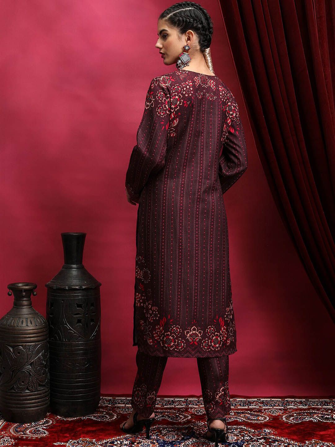 Vishudh Floral Printed Regular V-Neck Straight Kurta With Elasticated Trouser