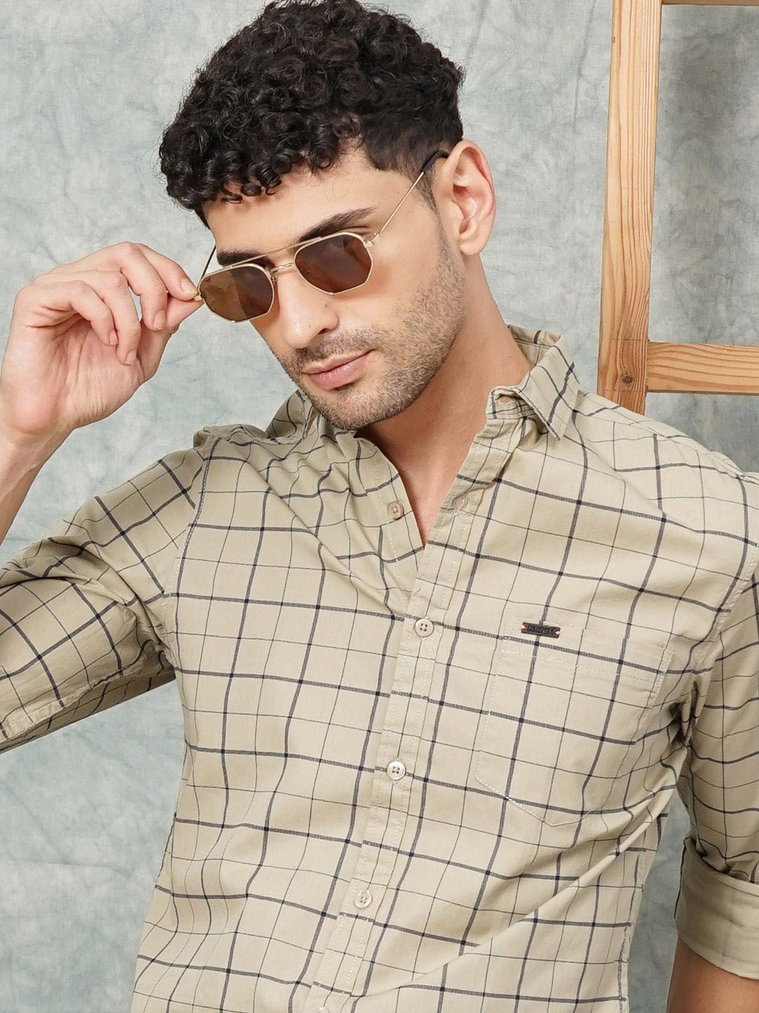 The Indian Garage Co Men Beige & Navy Blue Slim Fit Checked Casual Shirt