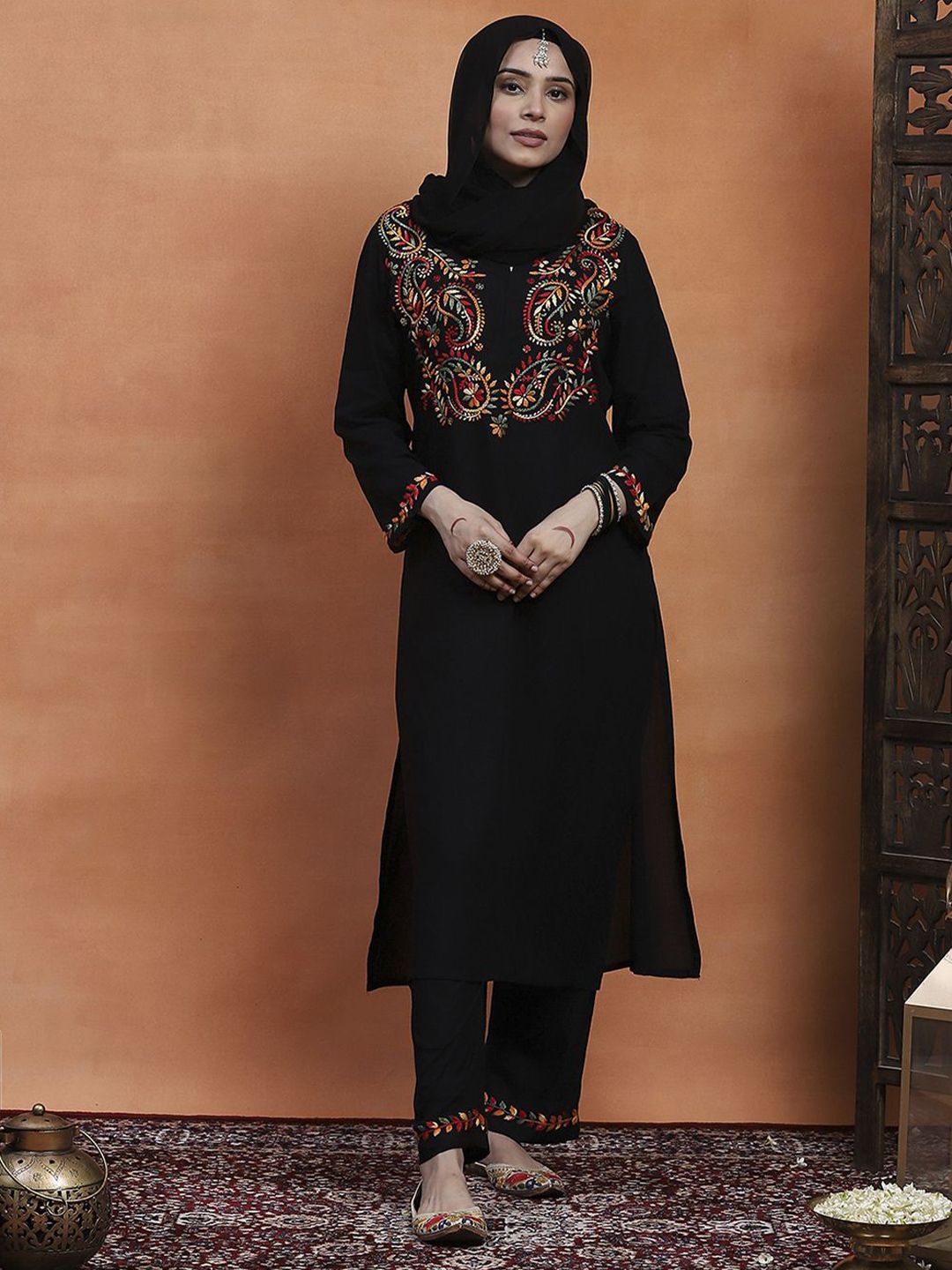 House of Chikankari Women Black Rayon Chikankari Embroidered Kurta Set