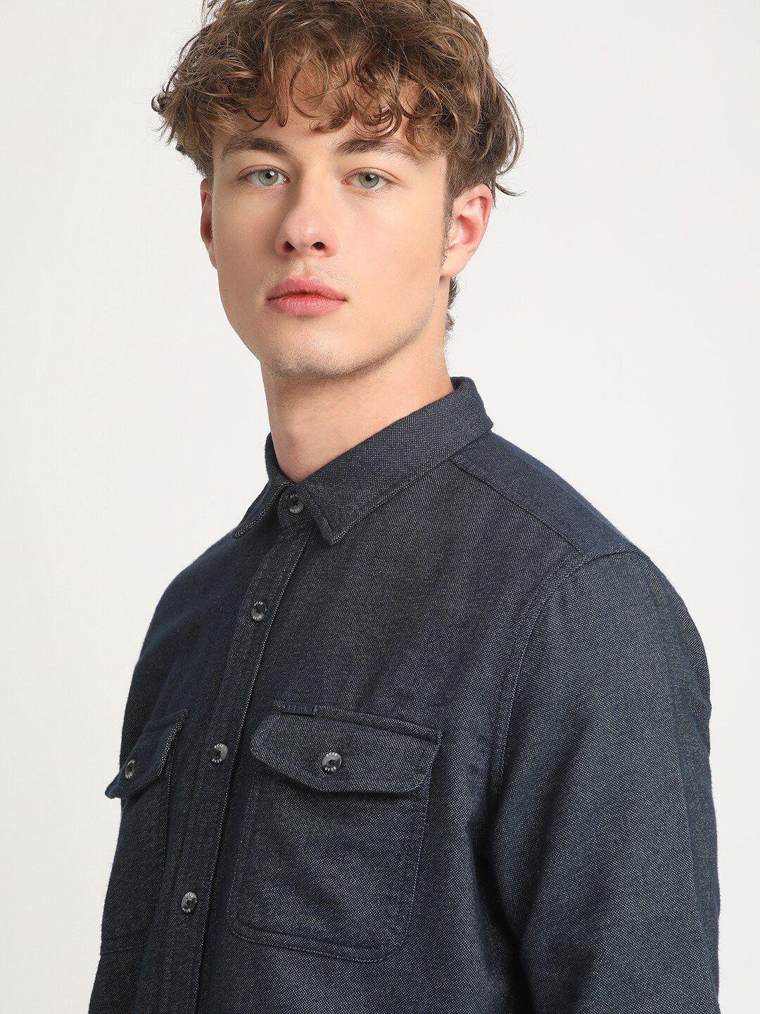 THE BEAR HOUSE Slim Fit Spread Collar Chest Pocket Chambray Pure Cotton Casual Shirt