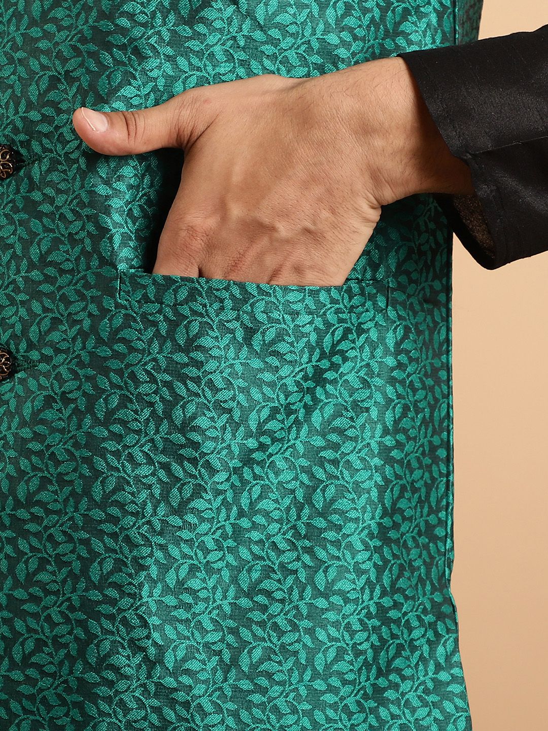 SOJANYA Men Black Solid Kurta with Churidar & Nehru Jacket
