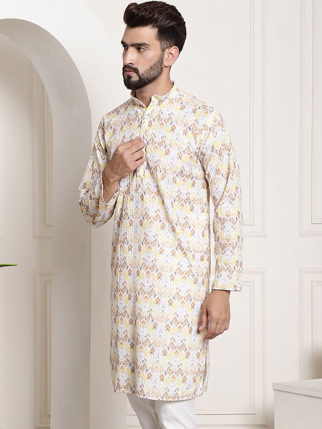 SOJANYA Floral Printed Mandarin Collar Kurta