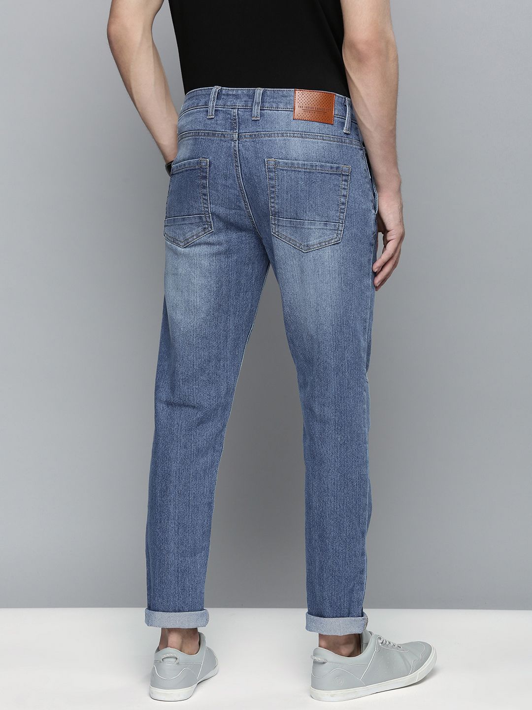 The Indian Garage Co Men Blue Slim Fit Mildly Distressed Stretchable Jeans