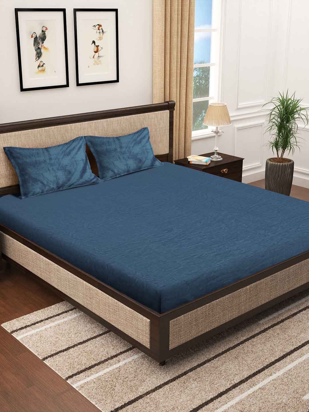 Myntra Elegant Homes Red 300 TC King Bedsheet with 2 Pillow Covers