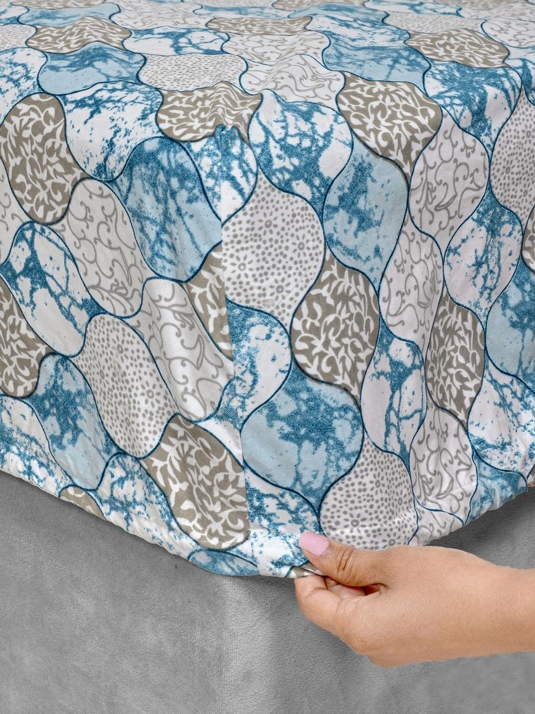 Myntra Elegant Homes Blue Floral 300 TC Cadar Katil King dengan 2 Sarung Bantal