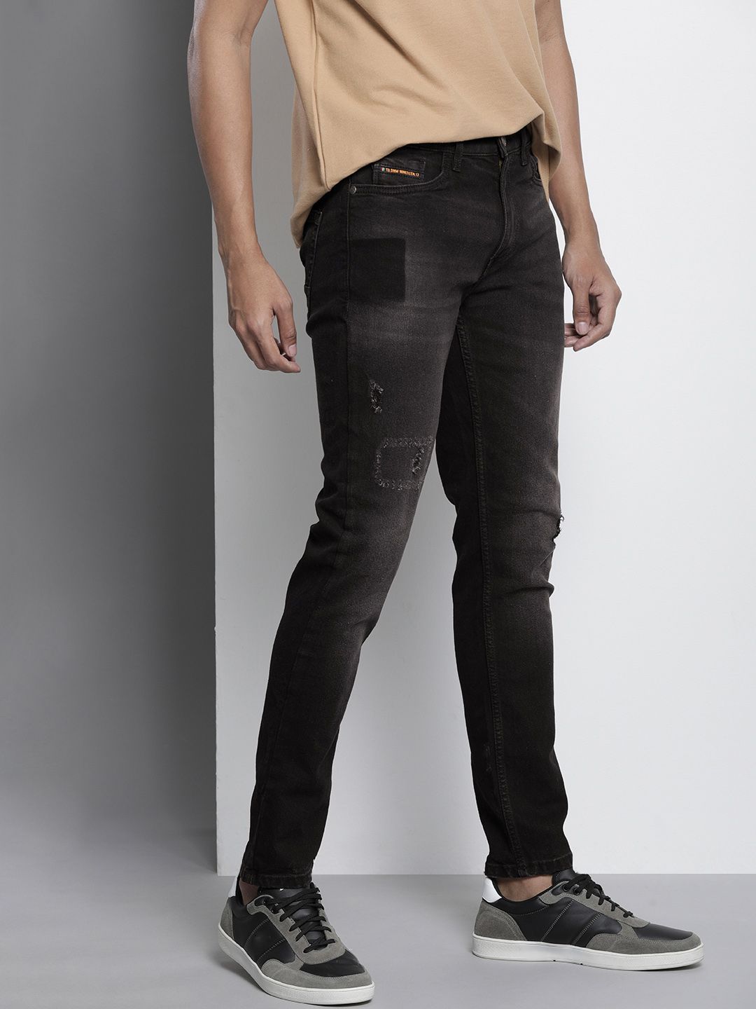 The Indian Garage Co Men Slim Fit Light Fade Stretchable Jeans
