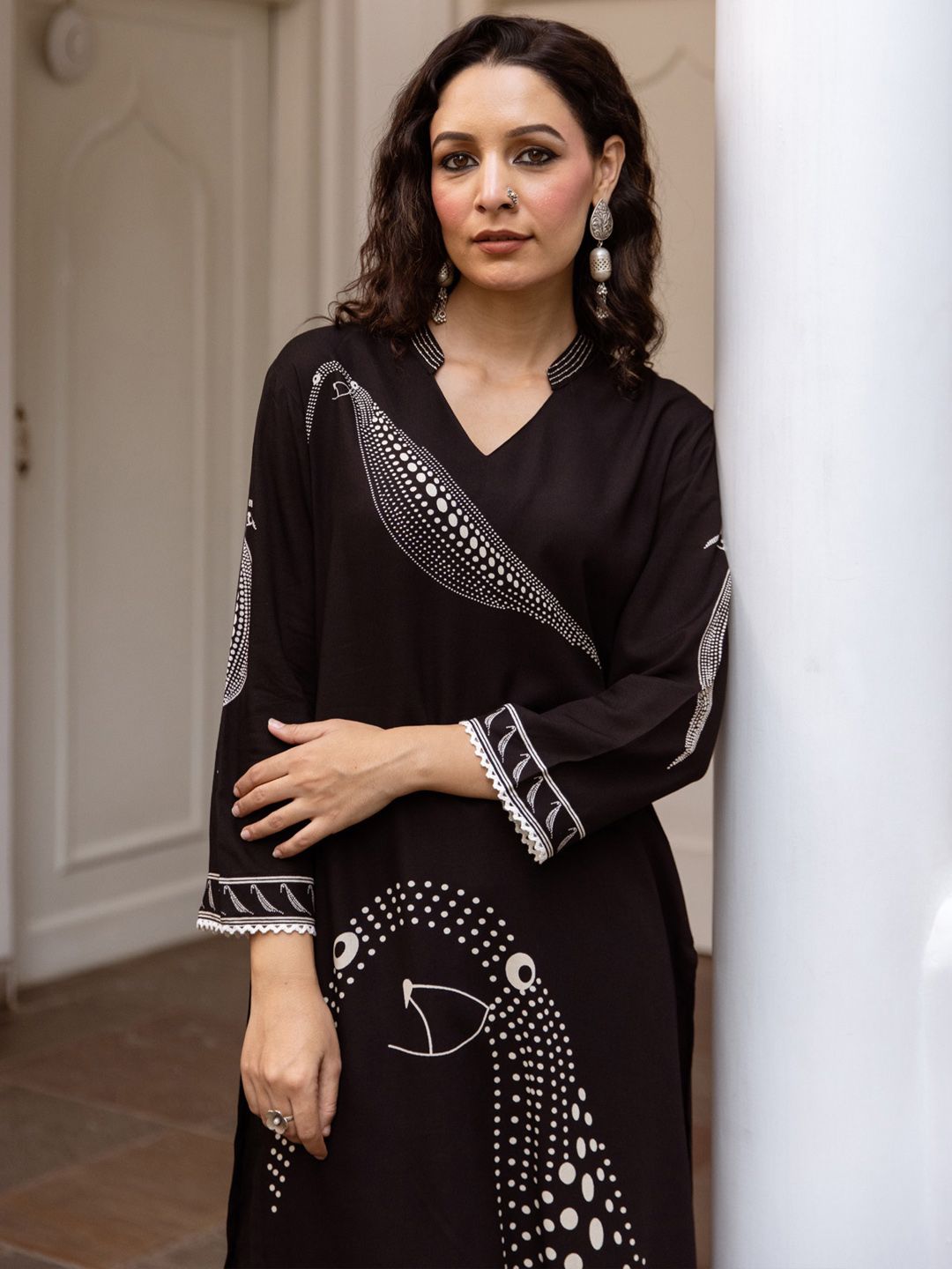 Indo Era Floral Printed Mandarin Collar Straight Kurta With Trousers