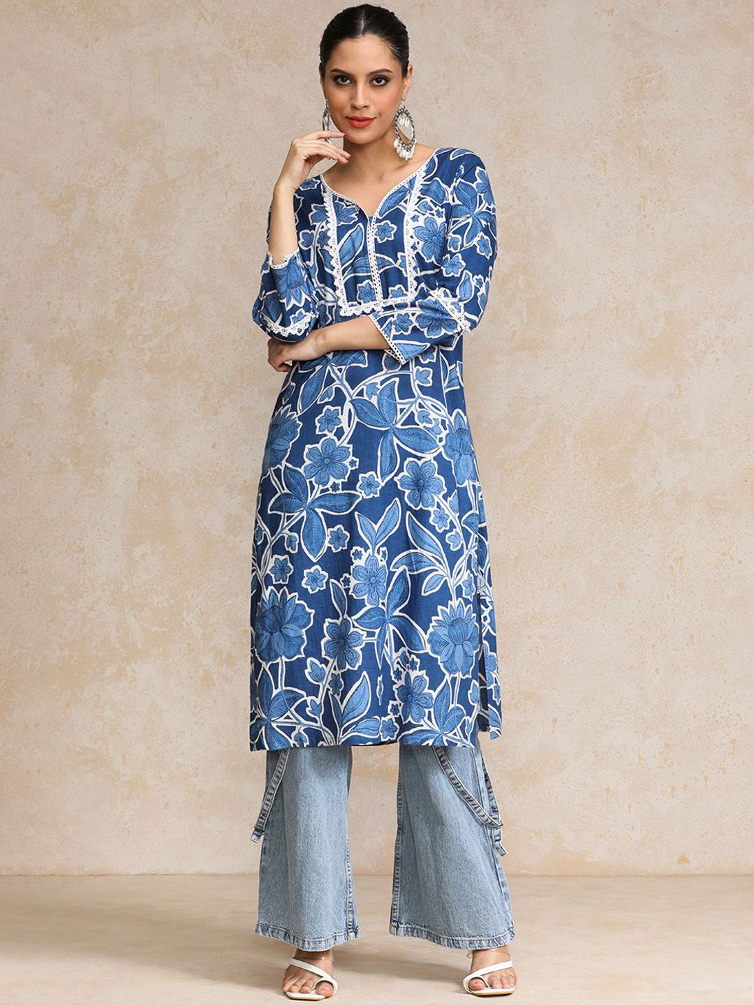 Varanga Floral Printed Sweetheart Neck Straight Cotton Kurta