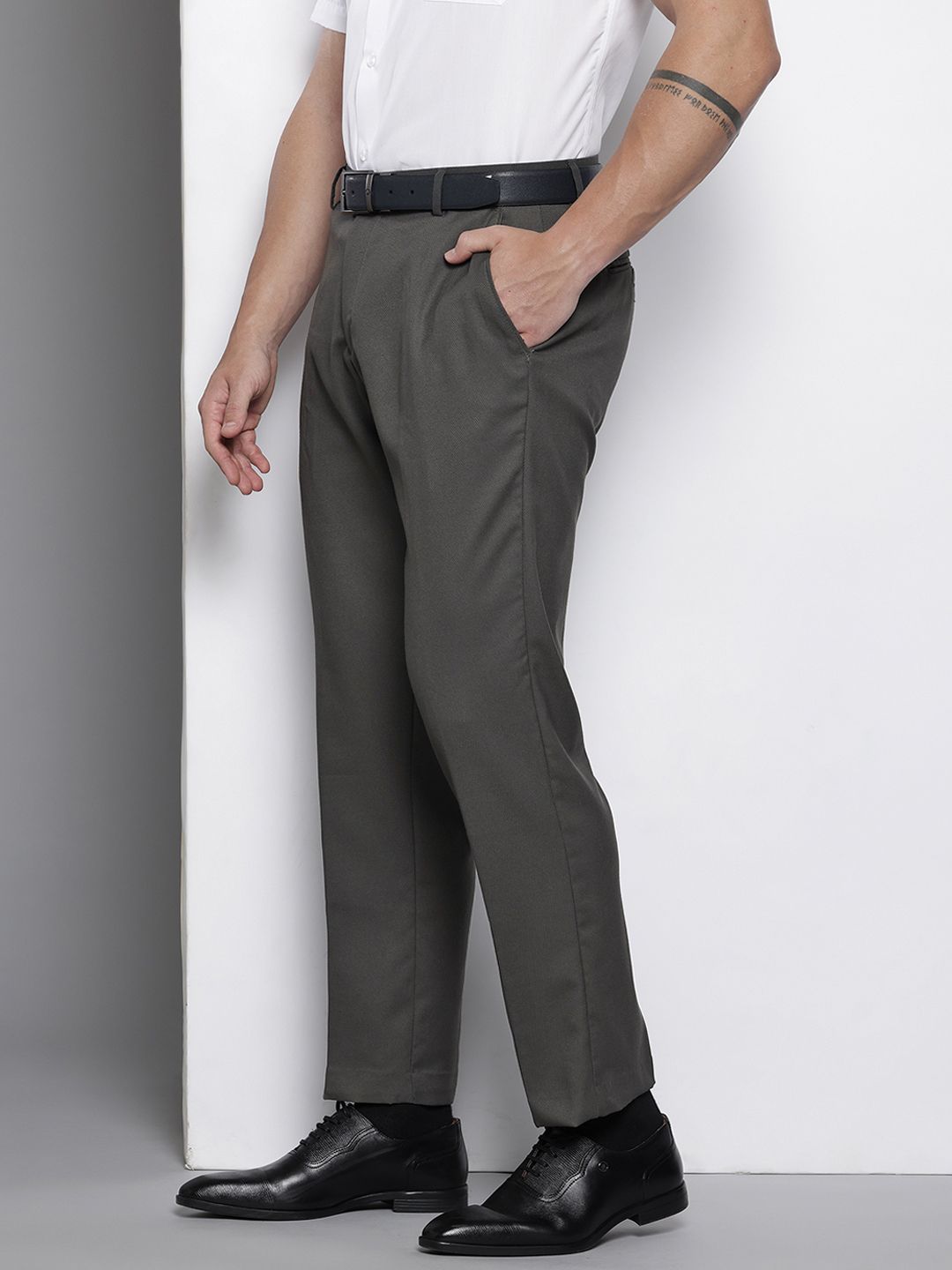 The Indian Garage Co. X Luxe Men Textured Regular Fit Formal Trousers