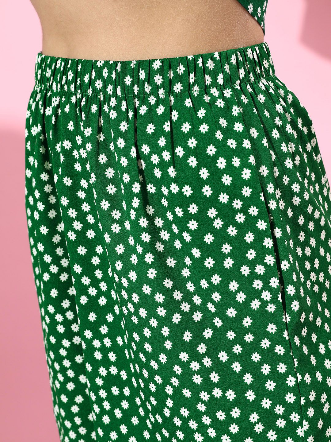 Berrylush Gorgeous Green Ditsy Printed Jumpsuit