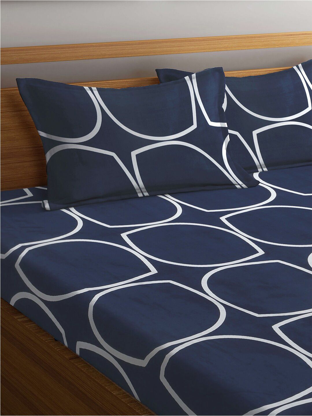 KLOTTHE Blue & White Geometric-Printed Fitted Double King Bedsheet with 2 Pillow Covers