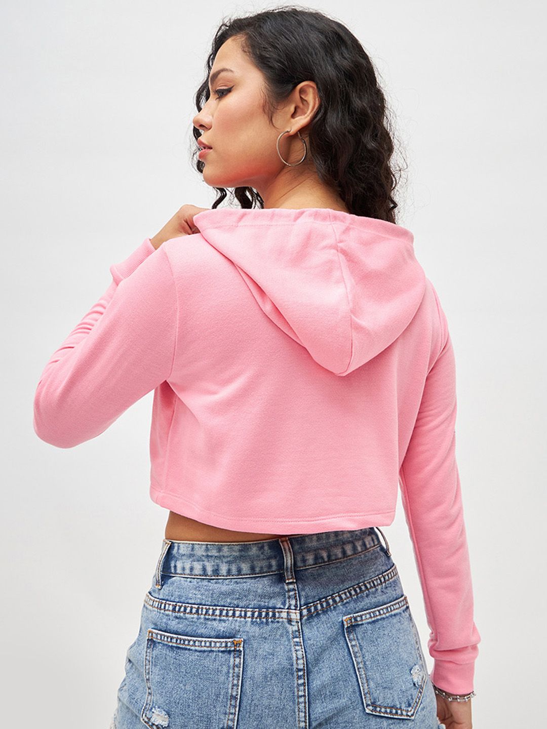 SASSAFRAS Women Pink Solid Hooded Cropped Sweatshirt with Printed Detail