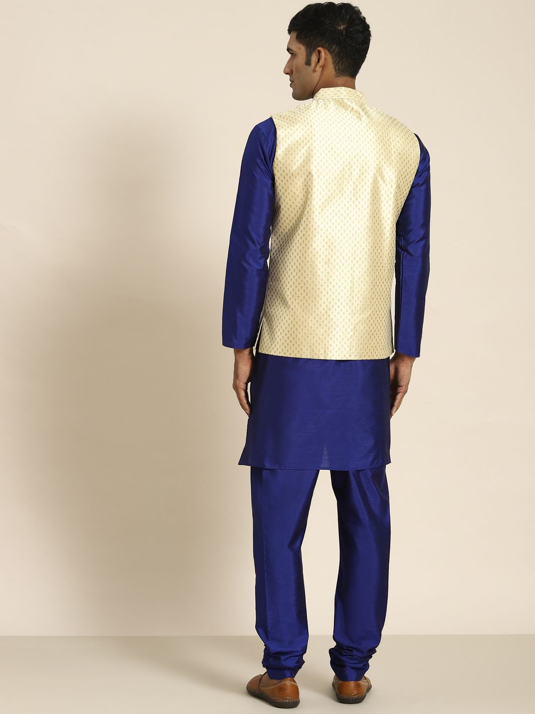SOJANYA Men Navy Blue Kurta with Churidar