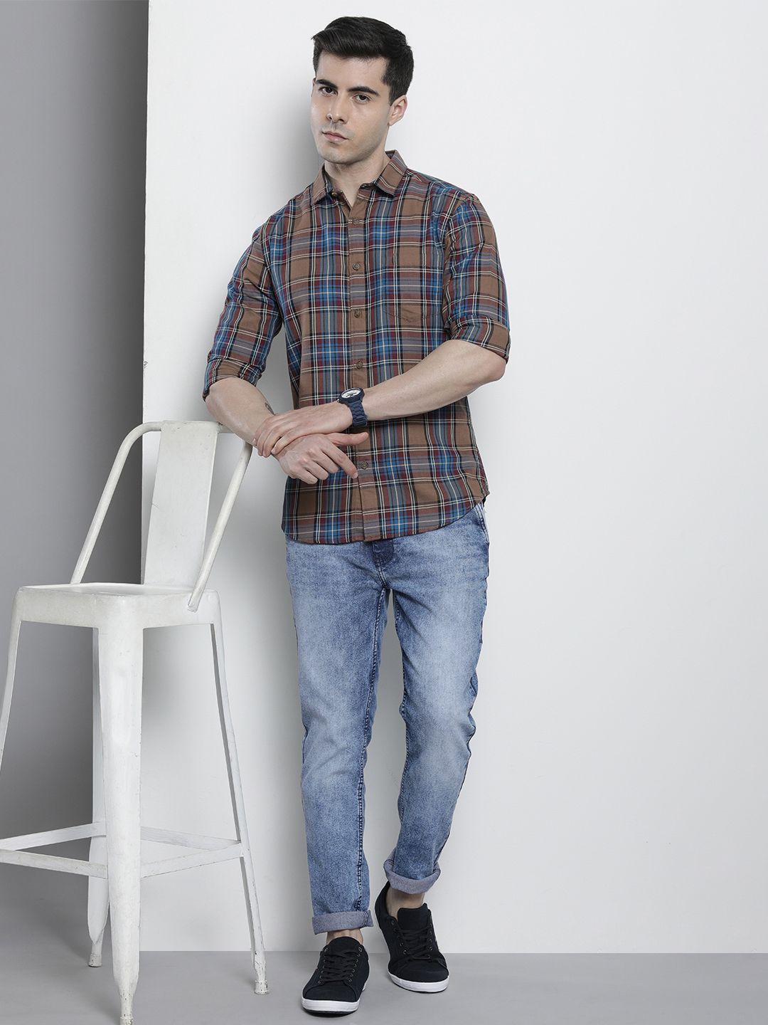 The Indian Garage Co Men Slim Fit Light Fade Stretchable Jeans