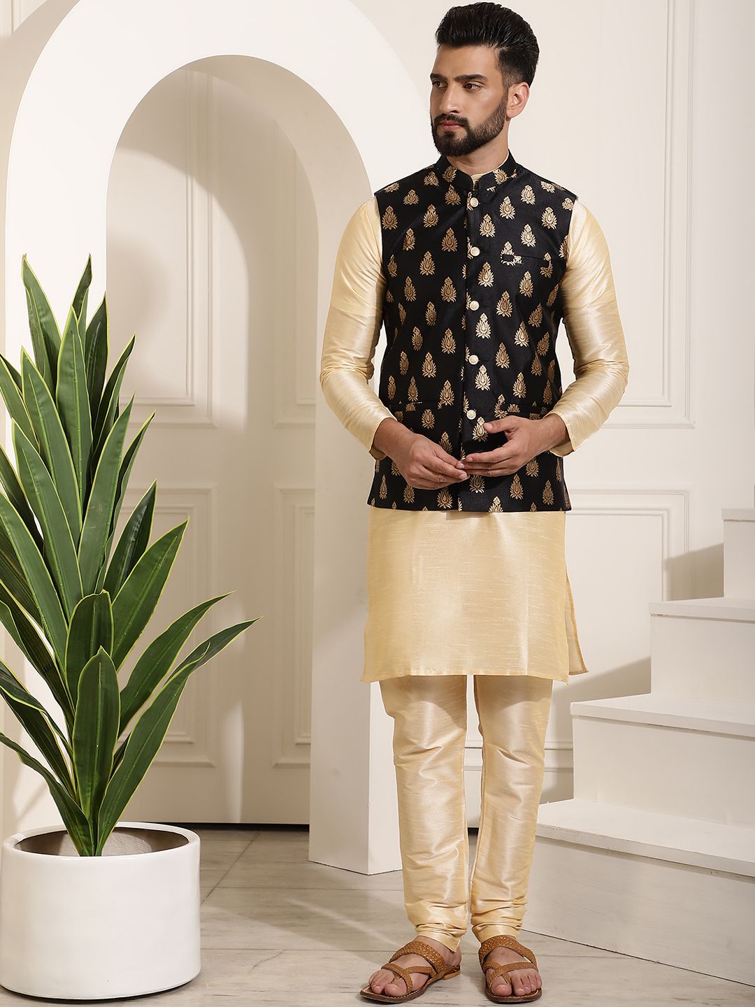 SOJANYA Mandarin Collar Regular Kurta With Churidar & Nehru Jacket
