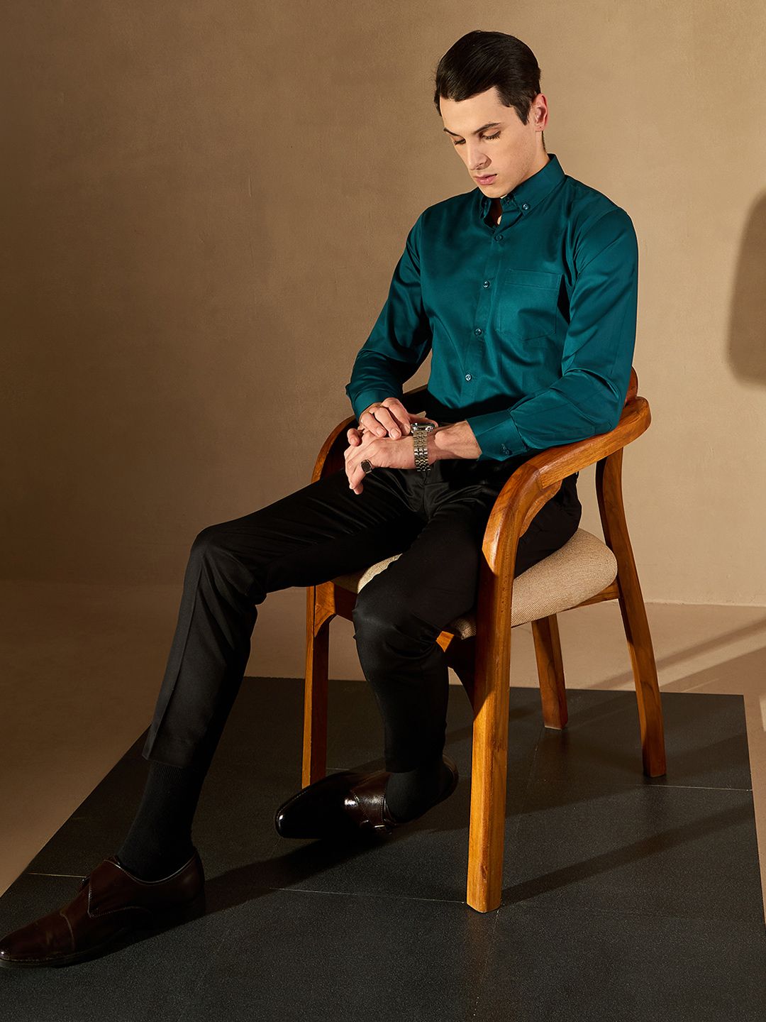 DENNISON Men Black Solid Smart Tapered Fit Easy Wash Pleated Cotton Formal Trousers