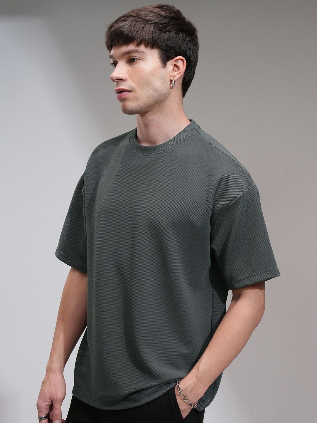 HIGHLANDER Men Solid Round Neck  Relaxed Fit T-shirt