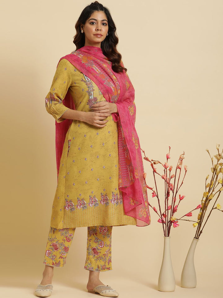 W Floral Printed Regular Gotta Patti Detail Kurta With Trousers & Dupatta