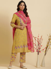 W Floral Printed Regular Gotta Patti Detail Kurta With Trousers & Dupatta