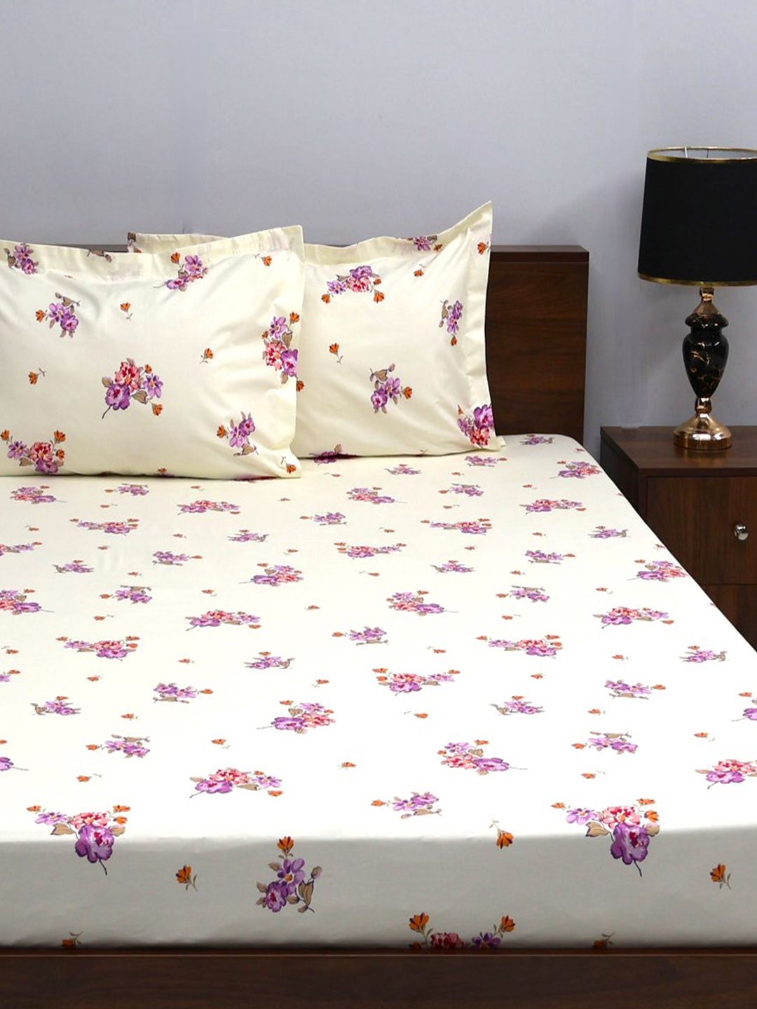 BOMBAY DYEING Red & White Floral 164 TC Pure Cotton Queen Bedsheet With 2 Pillow Covers