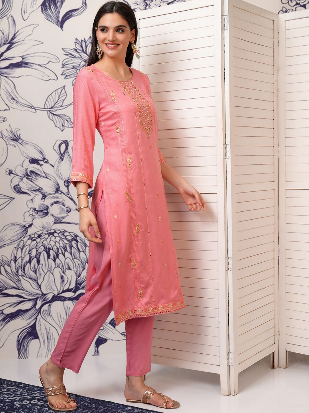 Vishudh Peach Floral Embroidered Thread Work Straight Kurta