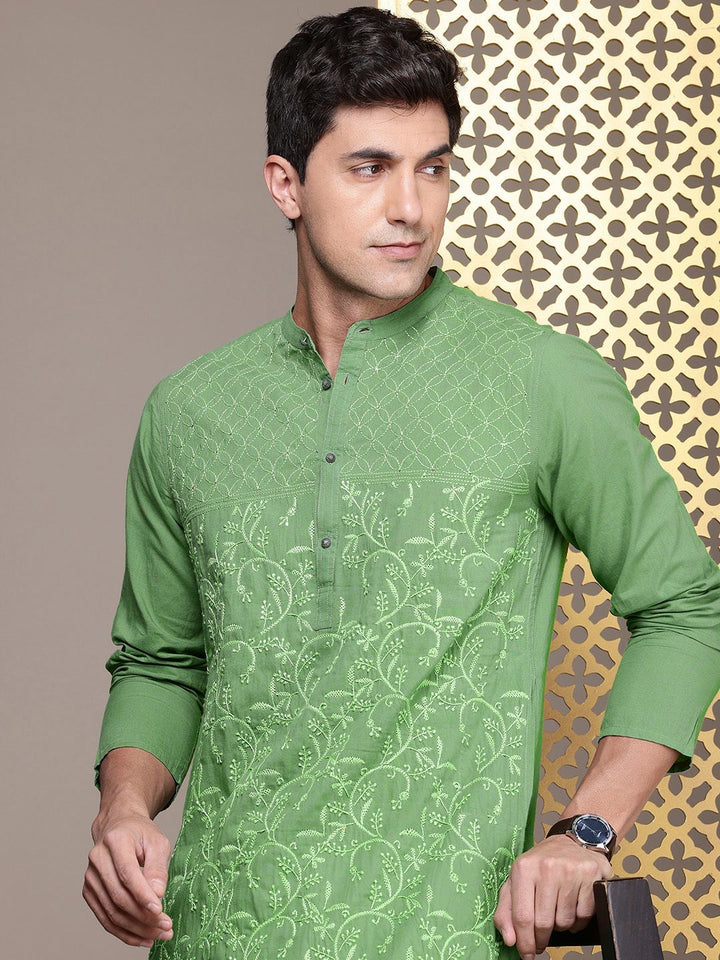 House of Pataudi Ethnic Motifs Embroidered Chikankari pure cotton Jashn kurta paired with pyjama trousers