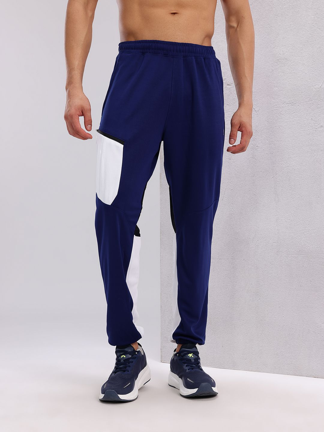 HRX by Hrithik Roshan Men Colourblocked Mid-Rise Rapid-Dry Regular Fit Running Joggers