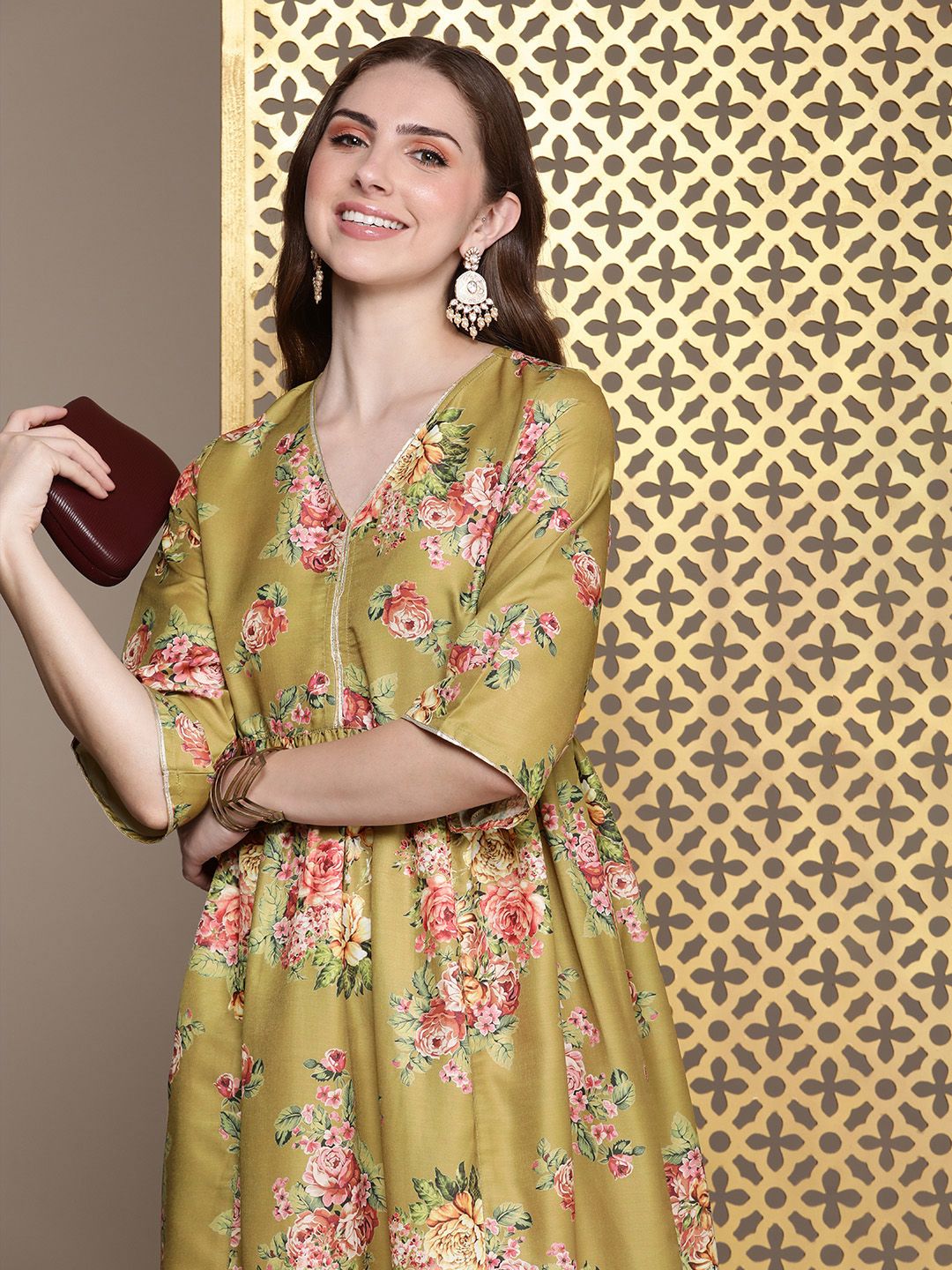 House of Pataudi Women Floral Printed Gotta Patti Floral Kurta