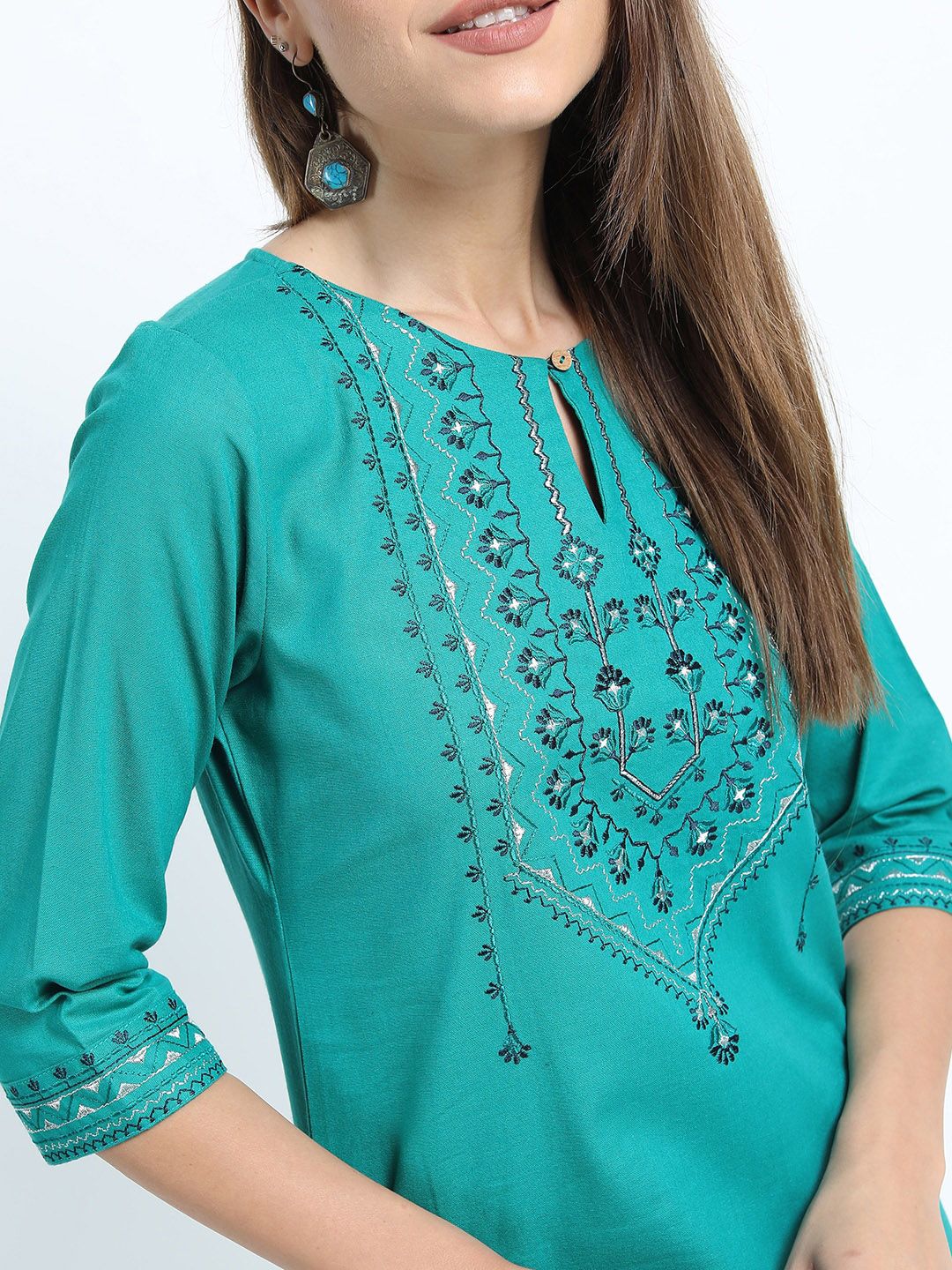 Vishudh Women Blue Floral Embroidered Thread Work Kurta
