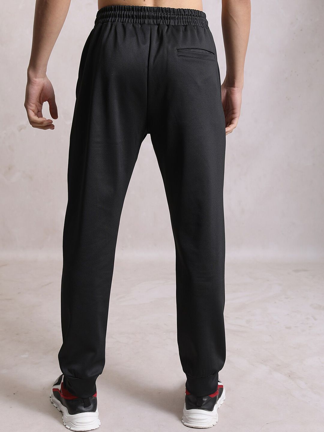 HIGHLANDER Men Colorblocked Mid-Rise Joggers Trousers