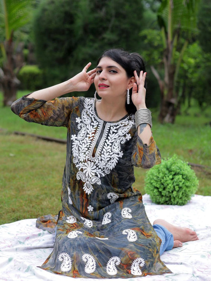 KALINI Ethnic Motifs Thread Work Chikankari Embroidery Georgette Straight Kurta