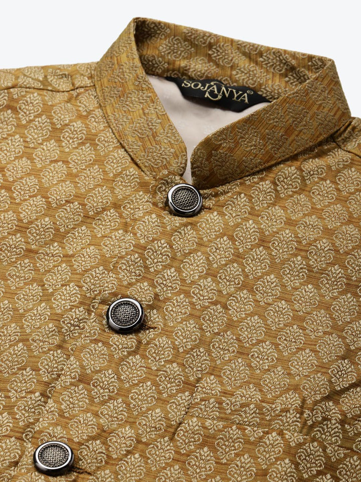 SOJANYA Kurta Rekaan Tenunan Maroon & Beige Lelaki dengan Jaket Churidar & Nehru