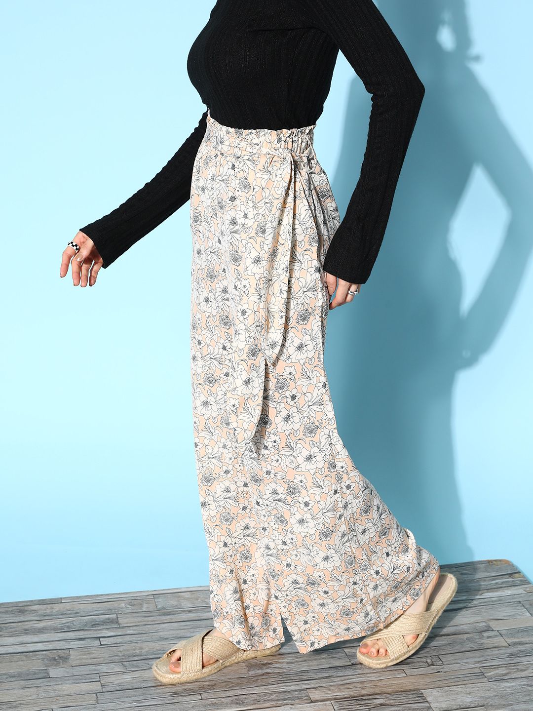 Berrylush Wanita Beige &amp; White Floral Printed Seluar Tinggi Berkobar Santai