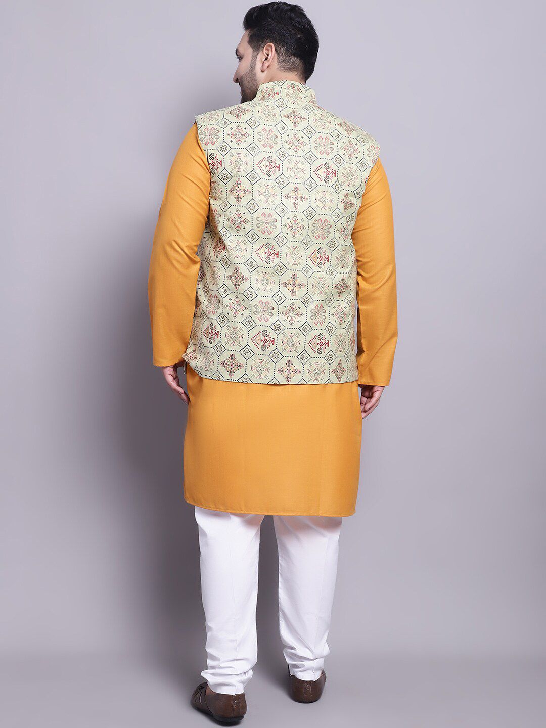 SOJANYA PLUS Kurta With Pyjamas & Nehru Jacket