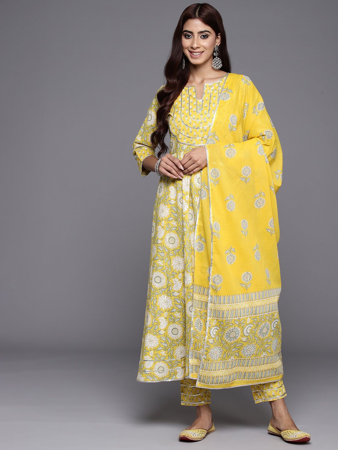 Libas Women Floral Printed Gotta Patti Pure Cotton Kurta With Trousers & With Dupatta