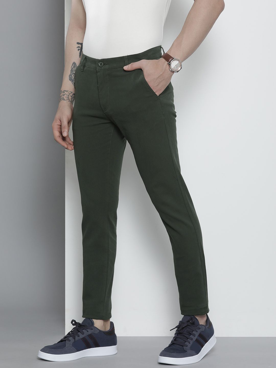 The Indian Garage Co Men Olive Green Solid Chinos Trousers