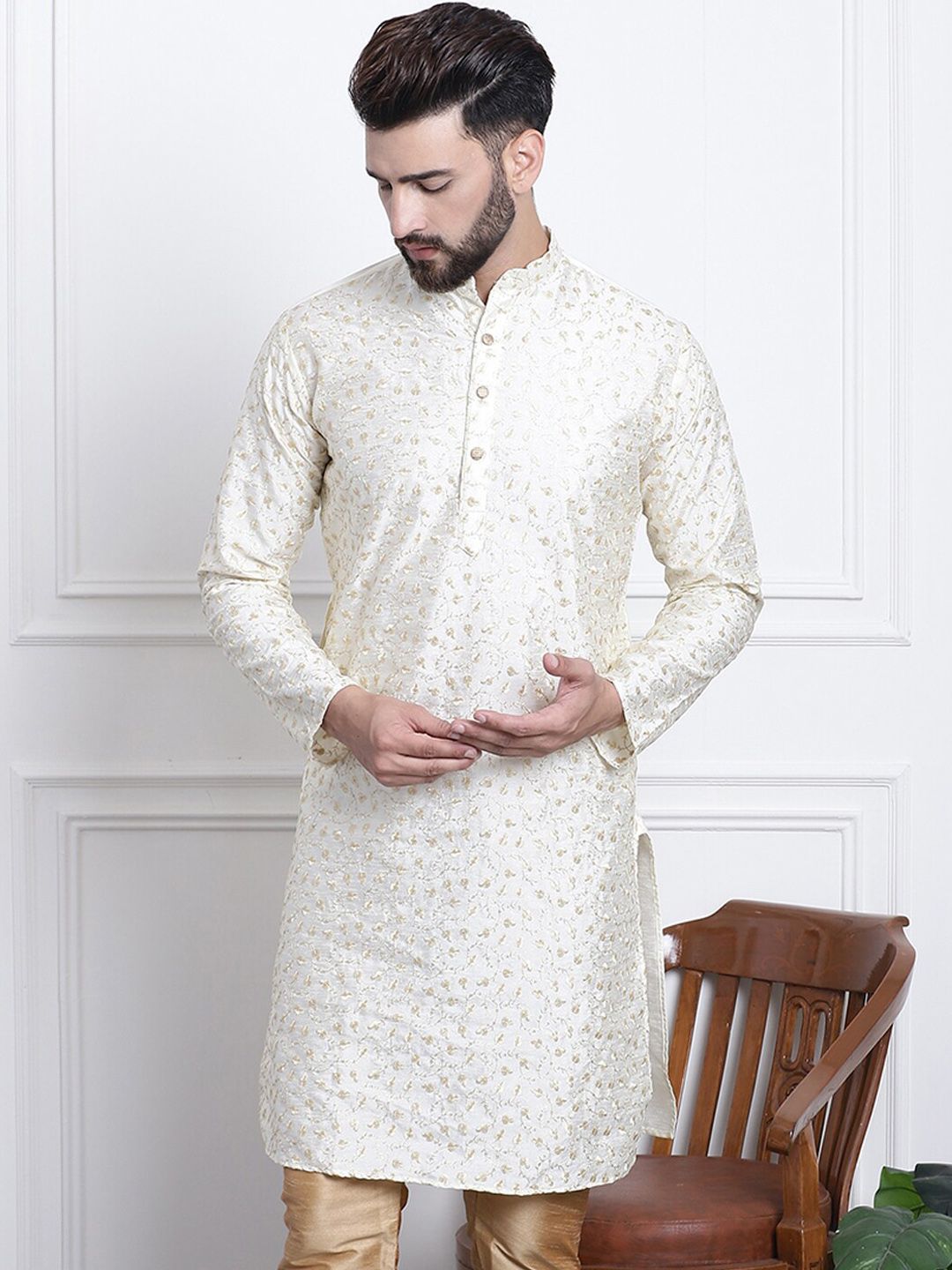 SOJANYA Floral Embroidered Thread Work Kurta