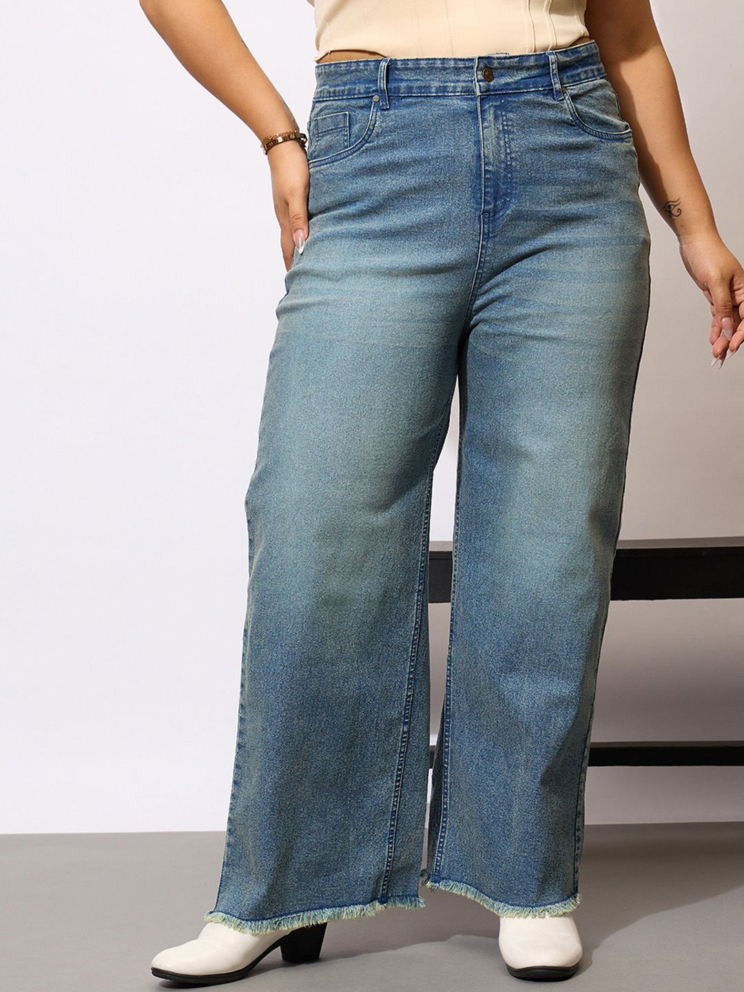 SASSAFRAS Curve Women PLus Size Comfort Acid Wash Clean Look Stretchable Jeans