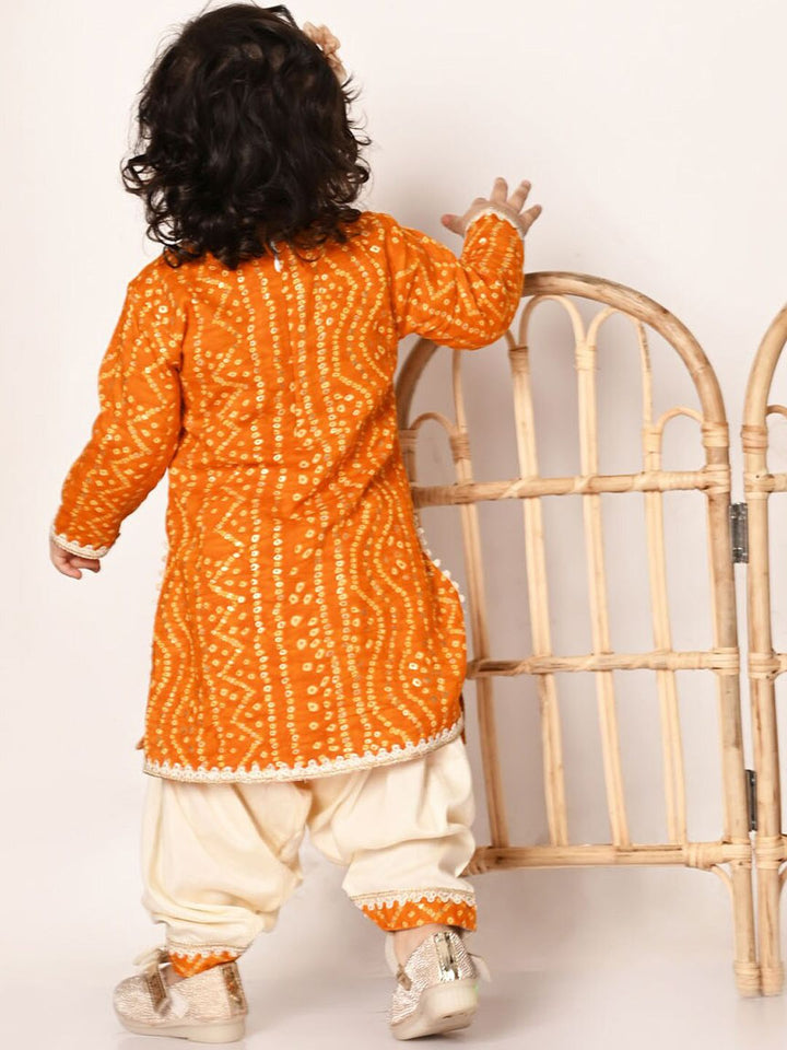 VASTRAMAY Girls Bandhani Printed Round Neck Regular Gotta Patti Kurta With Salwar