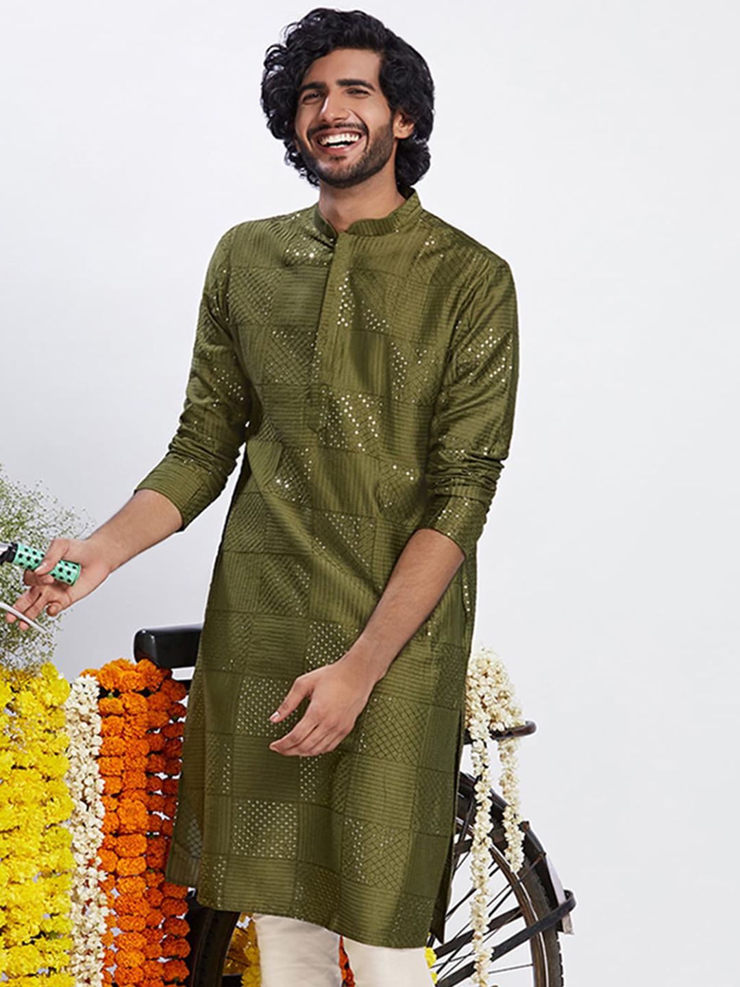 KISAH Geometric Embroidered Sequinned Straight Kurta