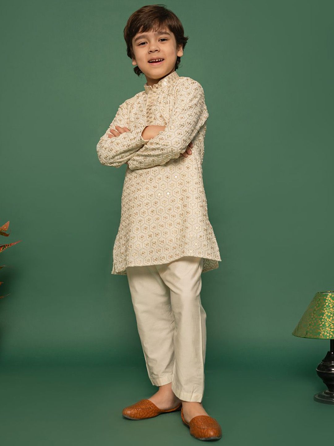 VASTRAMAY Boys Embroidered Regular Thread Work Kurta with Pyjamas