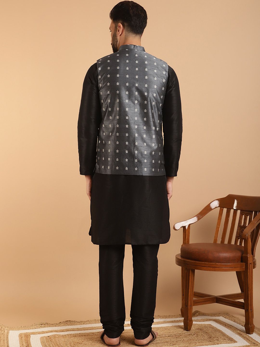 SOJANYA Men Black Solid Kurta with Churidar & Nehru Jacket