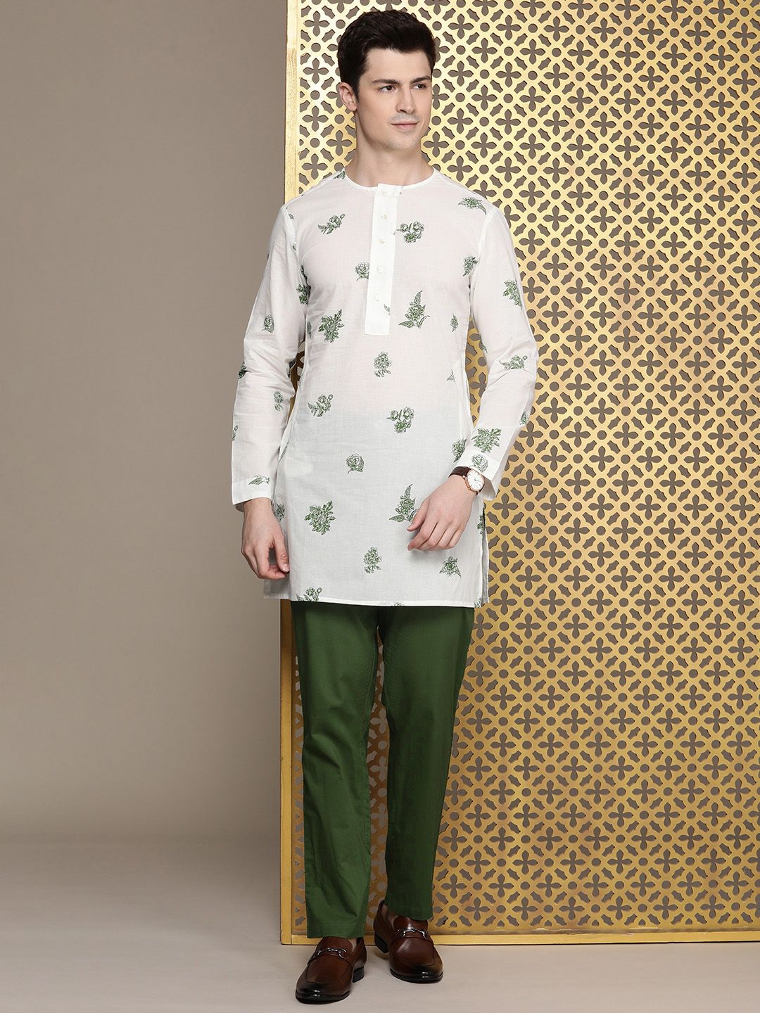 House of Pataudi Men Floral Printed Regular Pure Cotton Jashn Kurta with Trousers