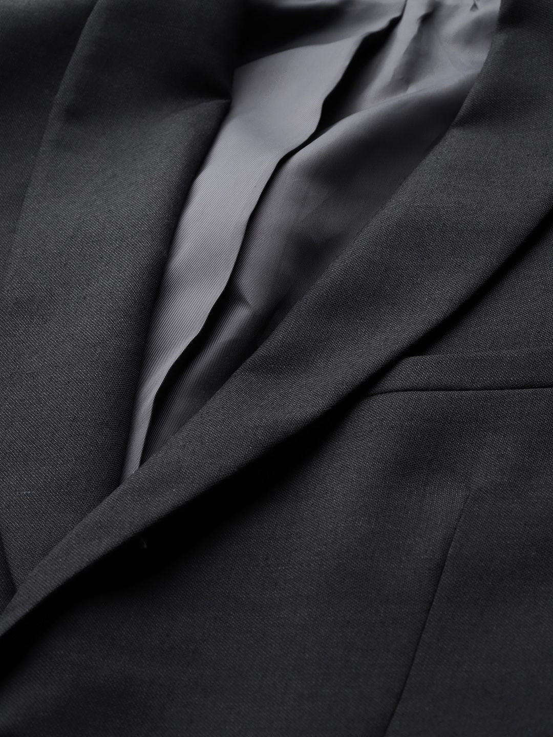 Raymond 3-Piece Woven Design Contemporary Fit Formal Suit