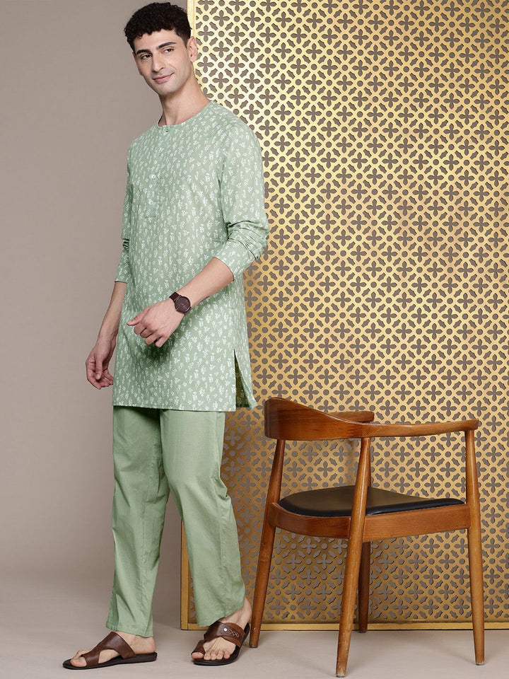 House of Pataudi Floral Printed Regular Jashn Kurta With Trousers