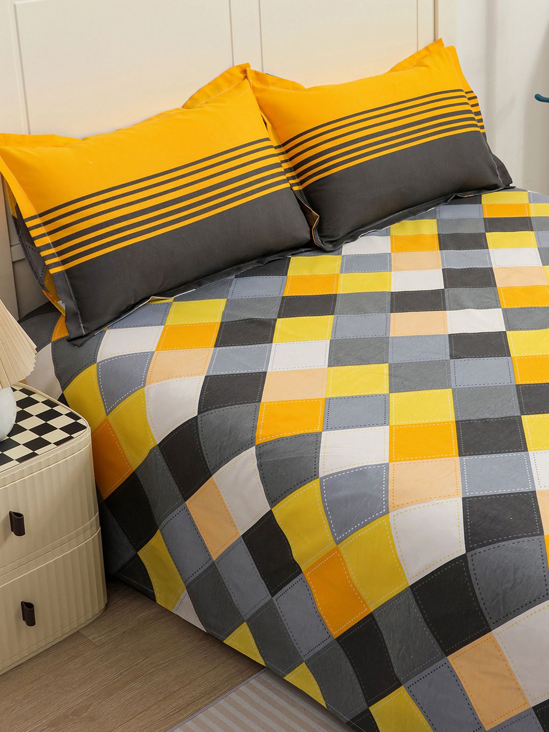 Story@home Grey Yellow Geometric 144 TC Queen Bedsheet with 2 Pillow Covers