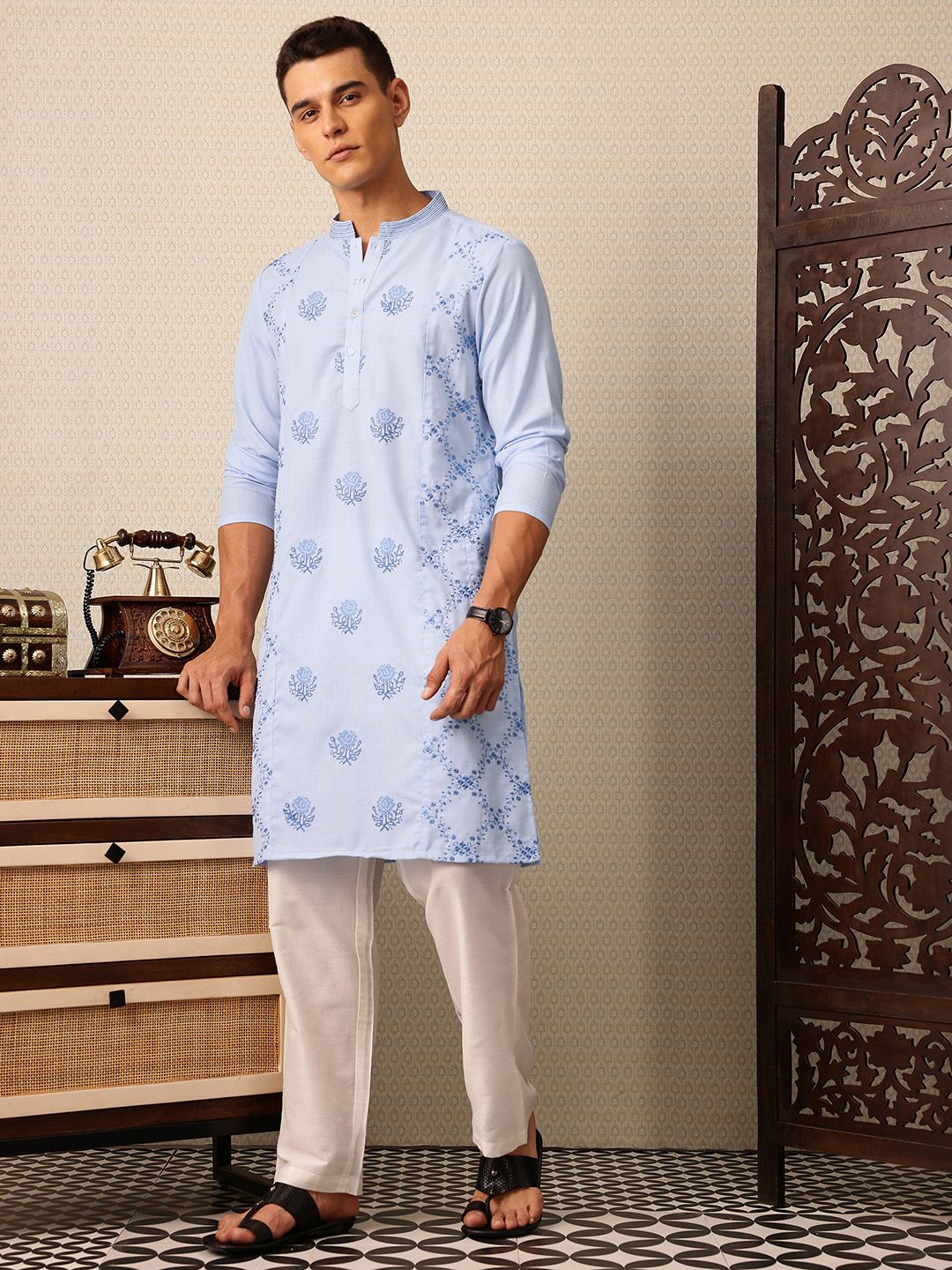 House of Pataudi Floral Embroidered Mandarin Collar Thread Work Jashn Kurta with Trousers